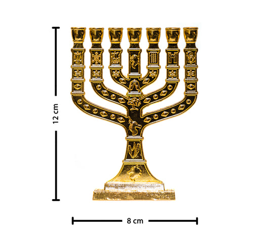 eine klassische siebenarmige Menora in einer schönen Goldfarbe. 12 cm Höhe