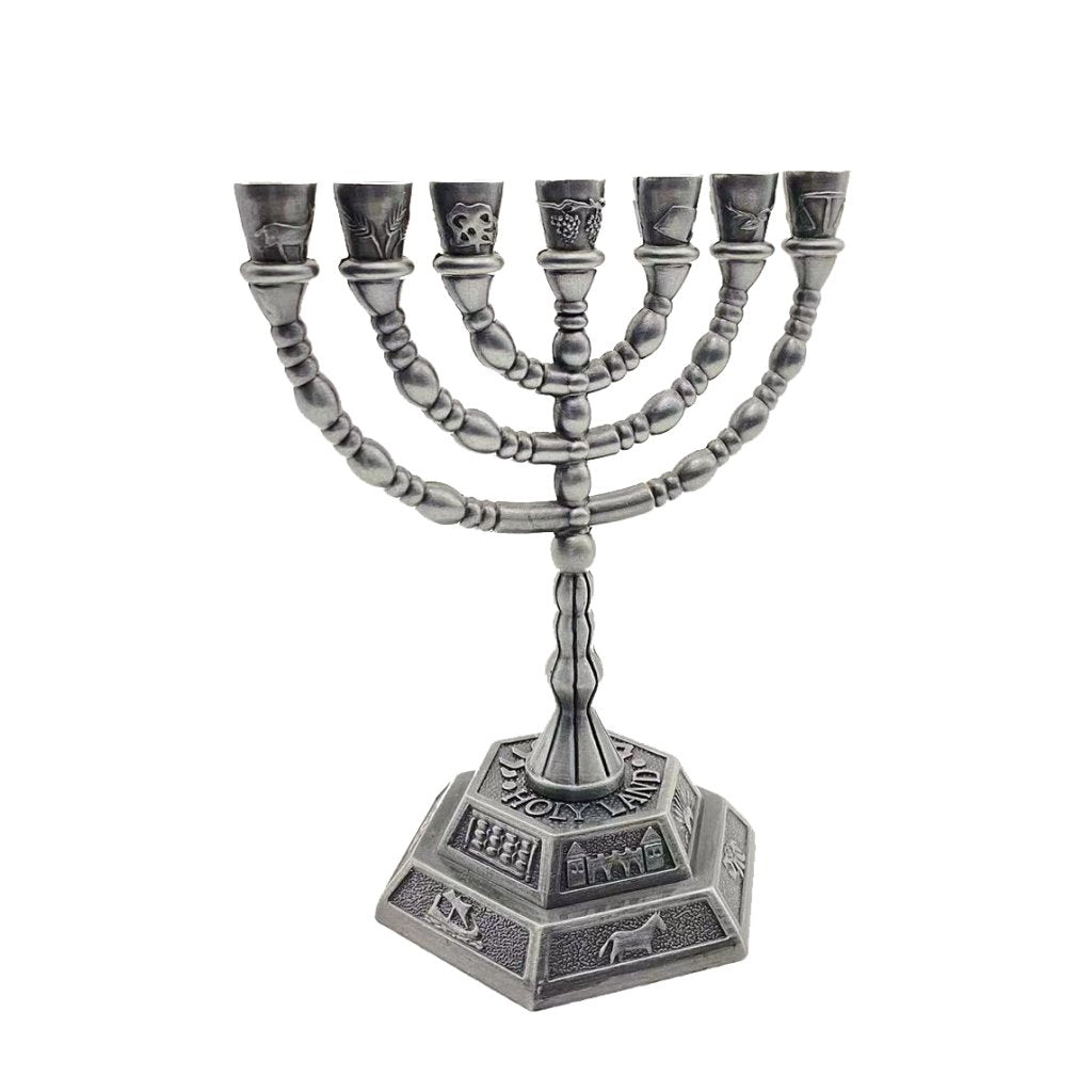 Menora "Zwölf Stämme Israels" aus Messing. Höhe × Breite - 13 cm × 13 cm