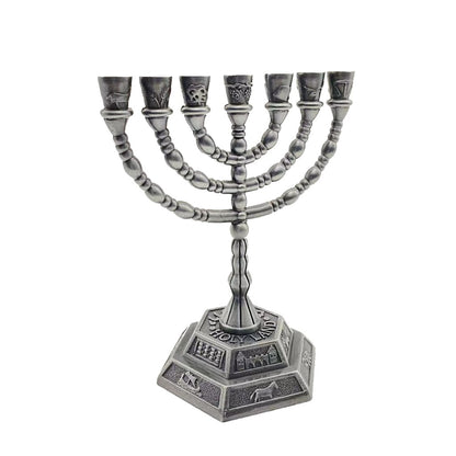 Menora "Zwölf Stämme Israels" aus Messing. Höhe × Breite - 13 cm × 13 cm