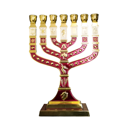 Eine große weiß-rote Menora mit einer Länge von 27,5 Zentimetern