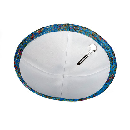 Eine edle Kippa in Türkis mit Blumenmuster für Erwachsene, ⌀ 15cm.