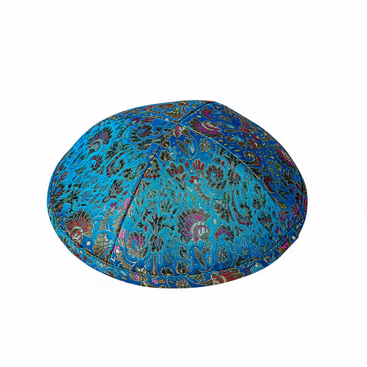 Eine edle Kippa in Türkis mit Blumenmuster für Erwachsene, ⌀ 15cm.