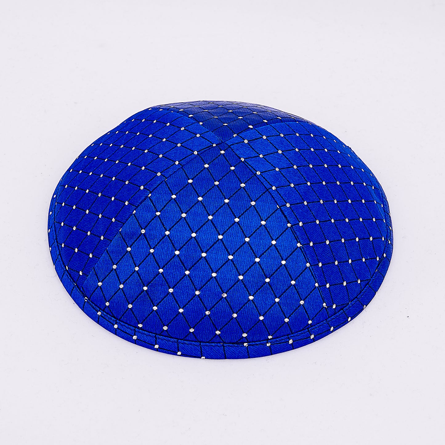 Eine edle Kippa, blau kariert, mit silbernen Knoten, für Erwachsene, ⌀ 15cm.