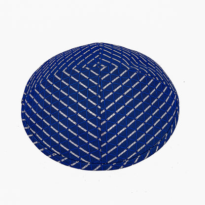Eine edle Kippa, blau kariert “Mazal Tov”, für Erwachsene, ⌀ 15cm.