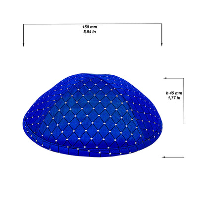 Eine edle Kippa, blau kariert, mit silbernen Knoten, für Erwachsene, ⌀ 15cm.