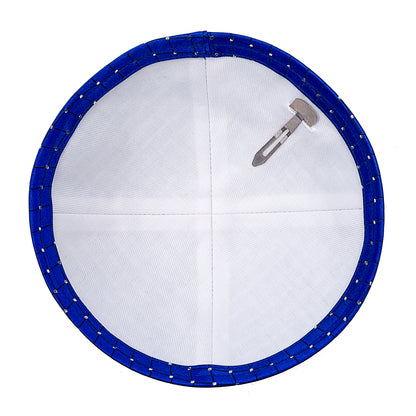 Eine edle Kippa, blau kariert, mit silbernen Knoten, für Erwachsene, ⌀ 15cm.