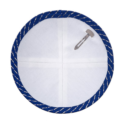 Eine edle Kippa, blau kariert “Mazal Tov”, für Erwachsene, ⌀ 15cm.