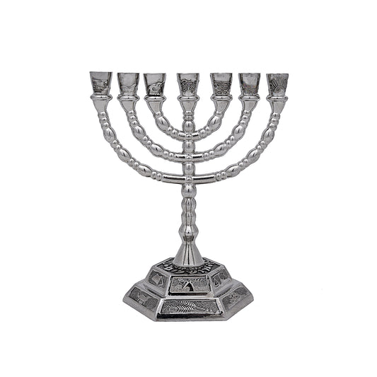 Menora - Zwölf Stämme Israels - Siebenarmiger Leuchter aus Messing in Silber. Höhe × Breite - 13 cm × 13 cm